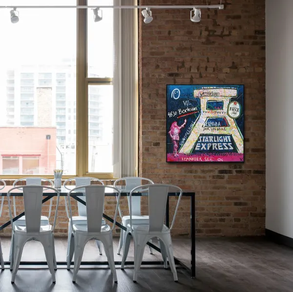 Kunstdruck Bochum als modernes Stadtbild an Backsteinwand im Essbereich