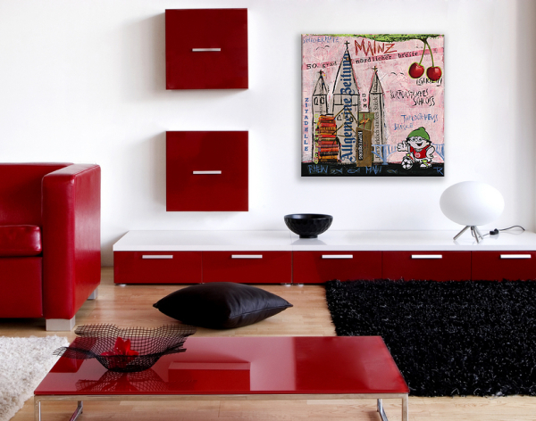 Wohnbeispiel Kunstdruck Mainz über roter Couch in modernem Ambiente