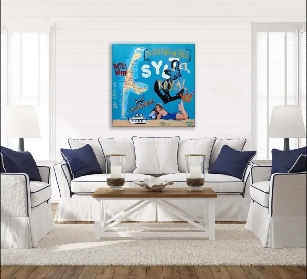 Preview: Kunstdruck Sylt als maritimes Wandbild über Sitzgruppe im hellen Wohnraum