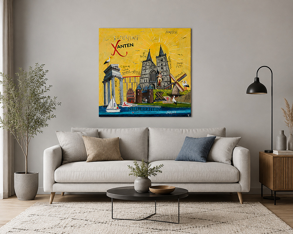 Wandbild Xanten in Wohnzimmer auf hellgrauer Wand über hellgrauem Sofa neben Stehlampe